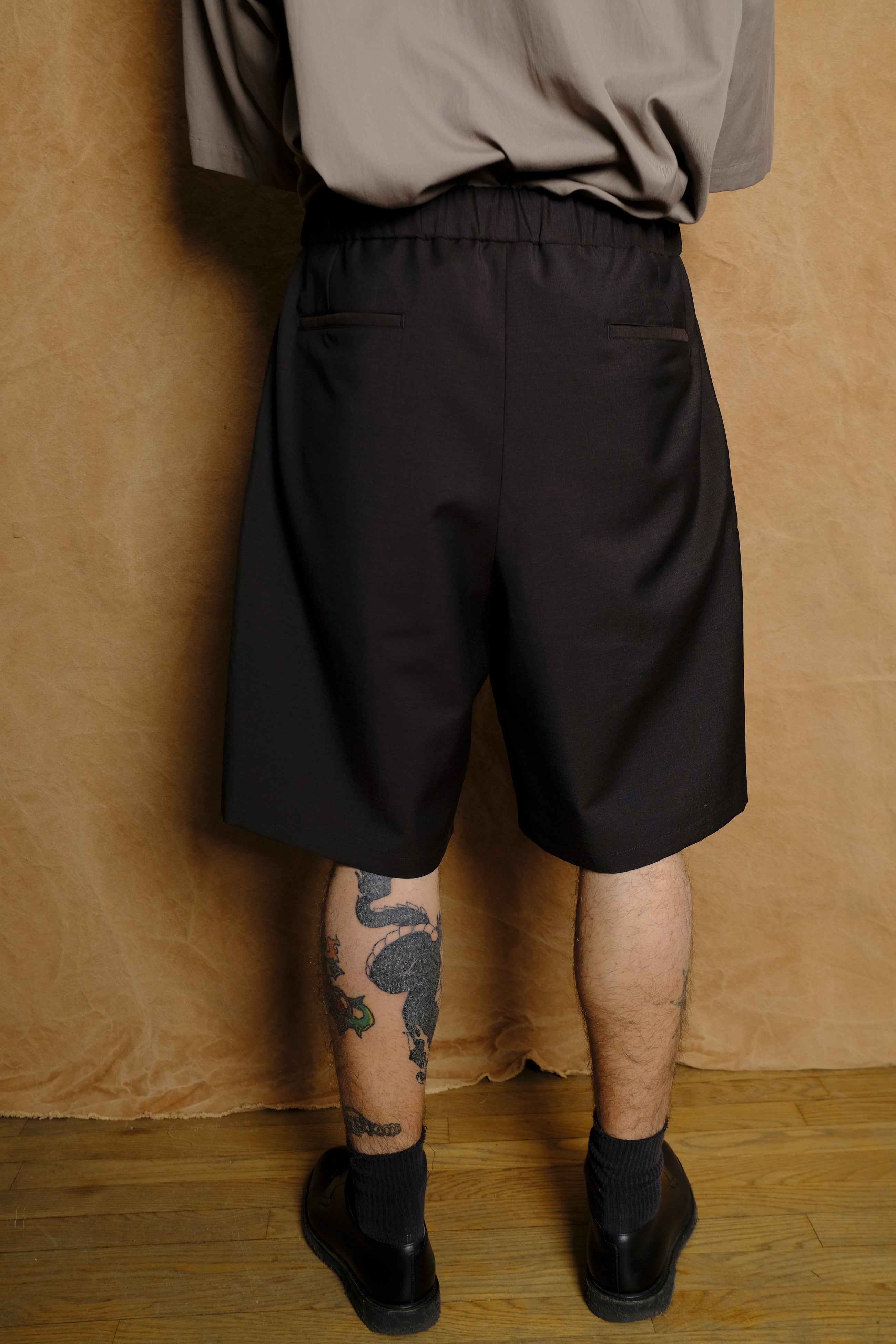 salt shrink cupro half pants in black