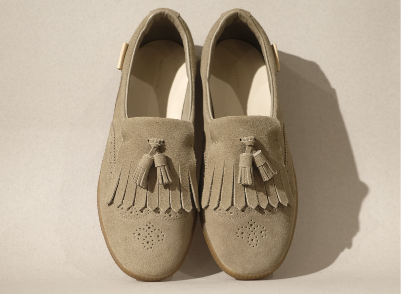 klein in light khaki