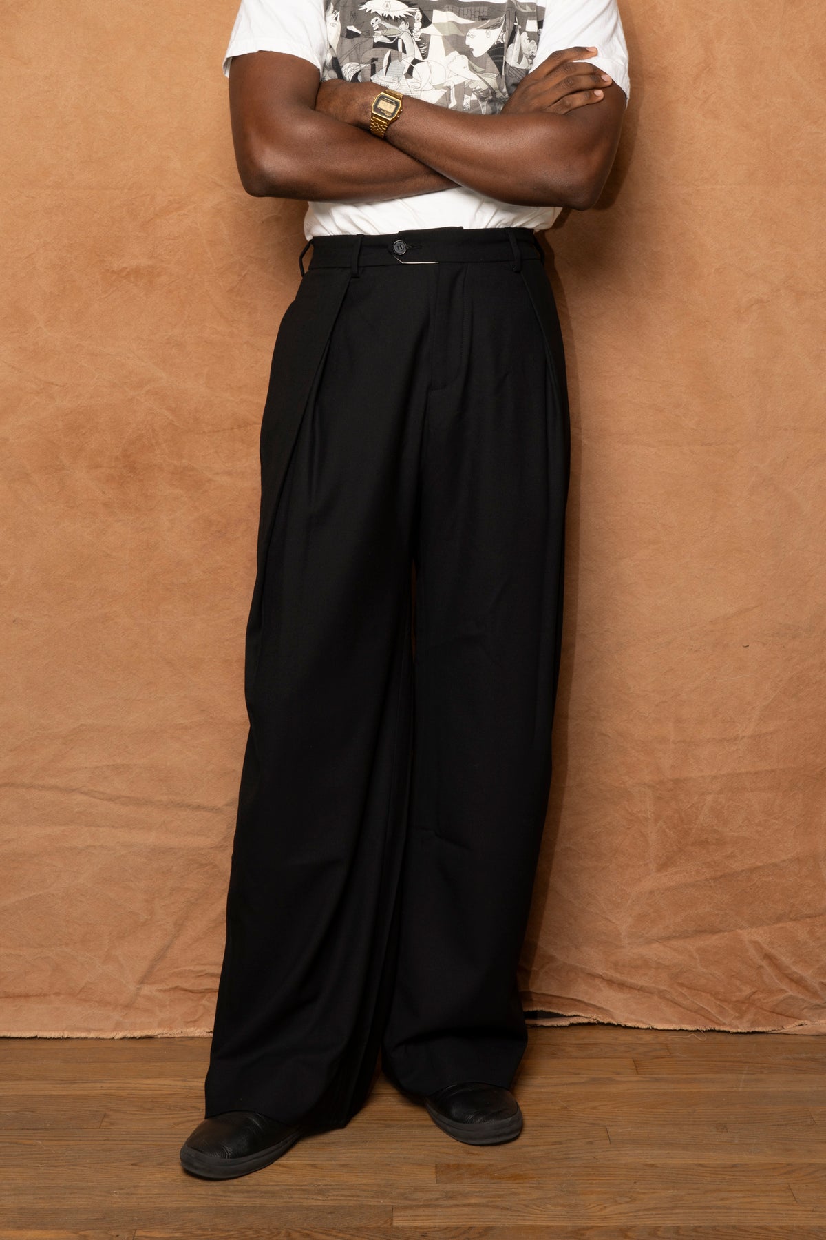 bezel pleat trouser in black