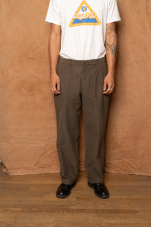 commute pant in olive cotton suede