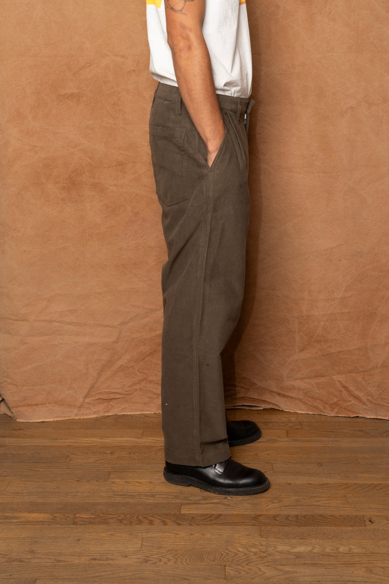 commute pant in olive cotton suede