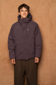 fyn 4.0 gore-tex insulated jacket in darkest purple
