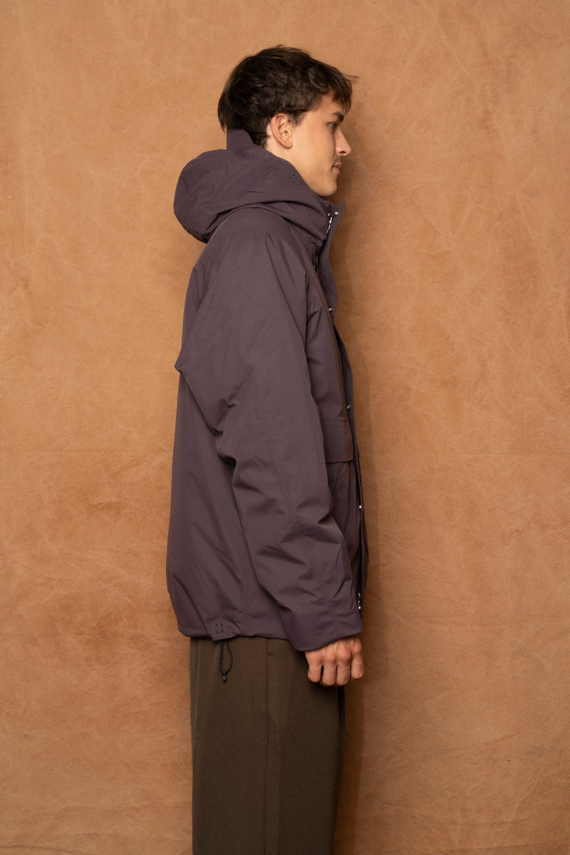 fyn 4.0 gore-tex insulated jacket in darkest purple
