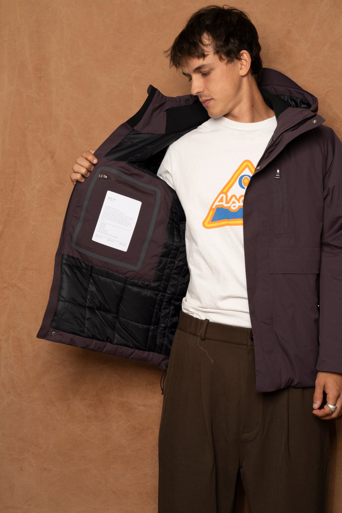 fyn 4.0 gore-tex insulated jacket in darkest purple