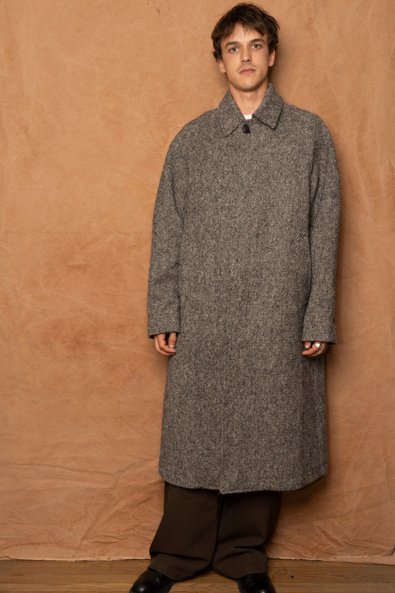 reilstad donegal wool balmacaan raglan coat in charcoal melange