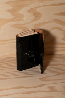 accordion card case in black