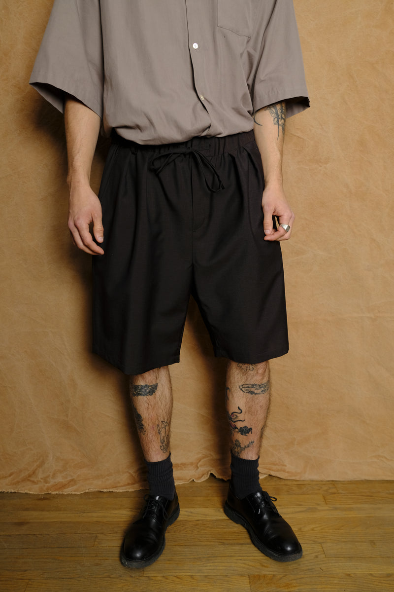 salt shrink cupro half pants in black