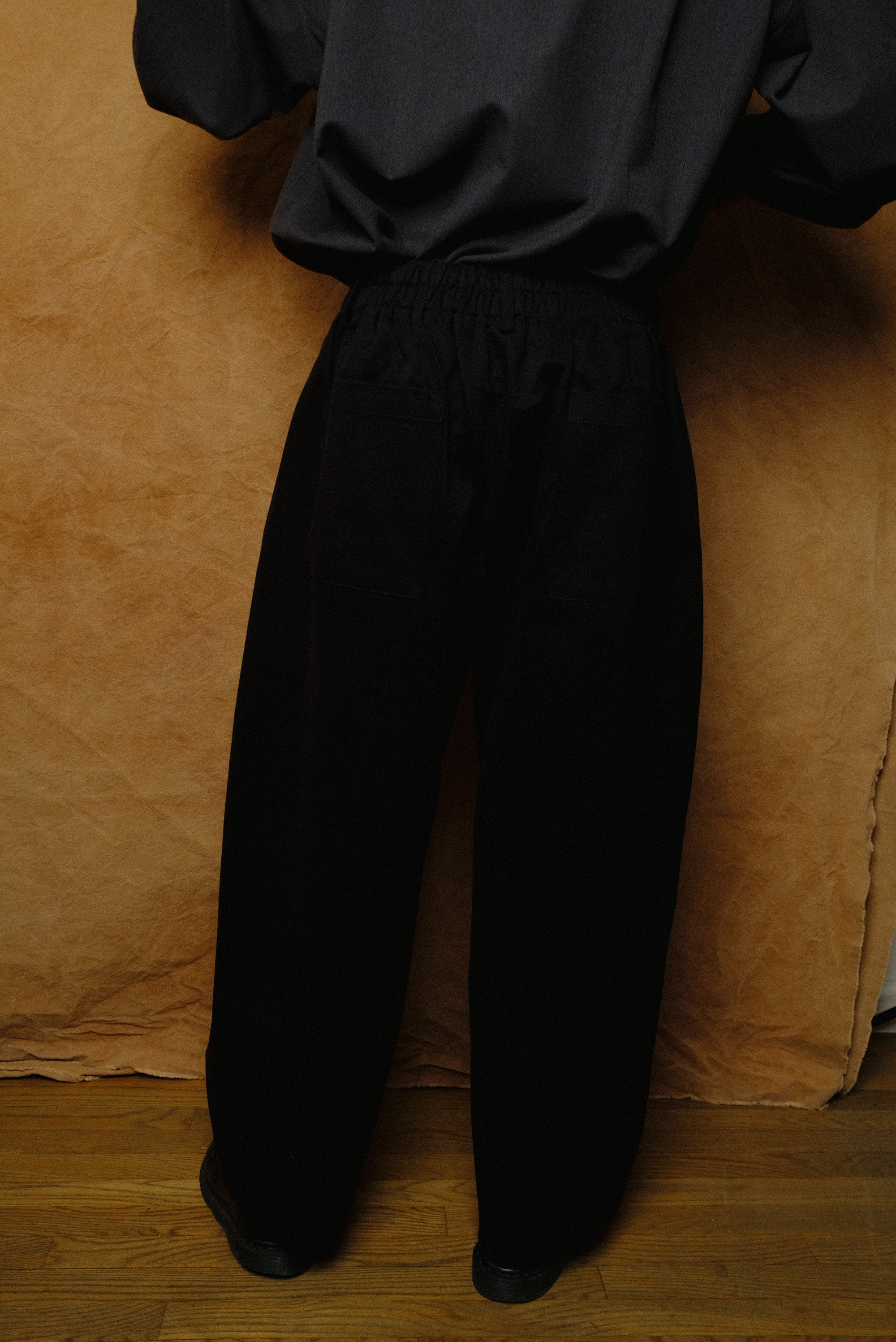 peached cotton trousers in black